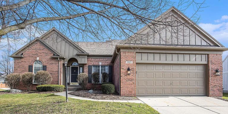 1923 Landoshire Ct SE, Caledonia, MI 49316