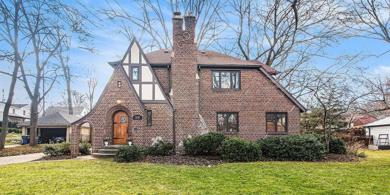 2458 Maplewood Dr SE, East Grand Rapids, MI 49506