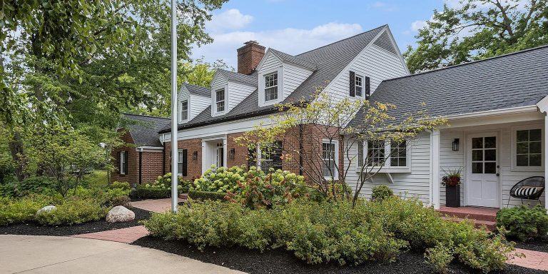 2500 Cascade Rd SE, Grand Rapids, MI 49506