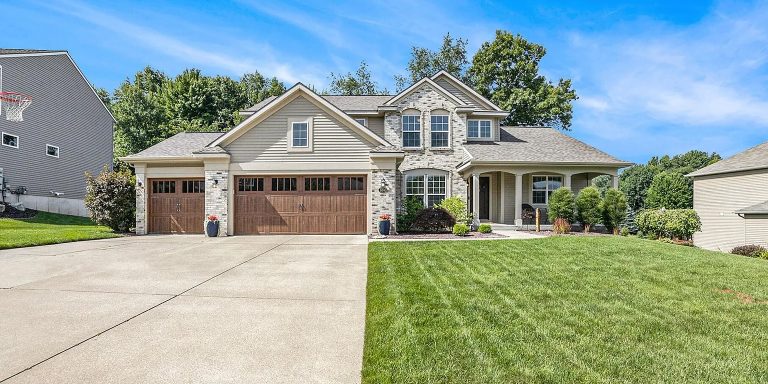 2840 N Saddle Ridge Ct NE Rockford, MI 49341