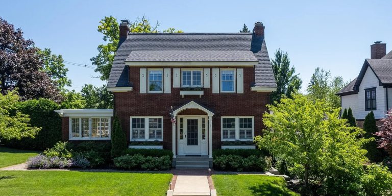 804 Pinecrest Ave SE, East Grand Rapids, MI 49506