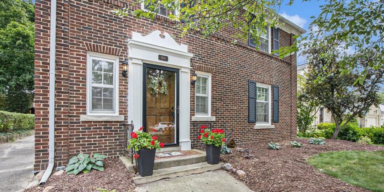 900 Iroquois Dr SE, Grand Rapids, MI 49506